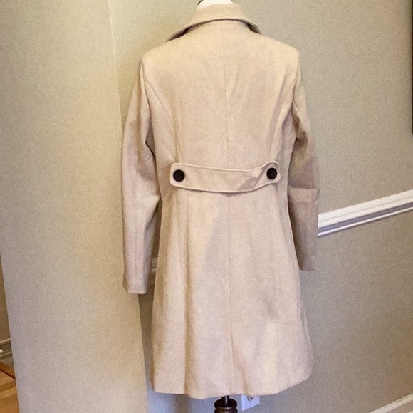Fashion dress coat in beige fully lined double breast size large. New with tags - Picture 5 of 12